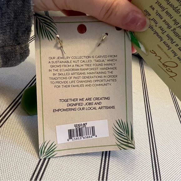 Tagua By Soraya Cedeño Green Dangle Earrings - Picture 4 of 4